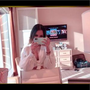 Meet your Posher, Thalia